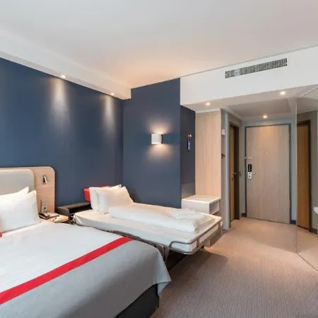 Express - By Ihg Hotel 3*