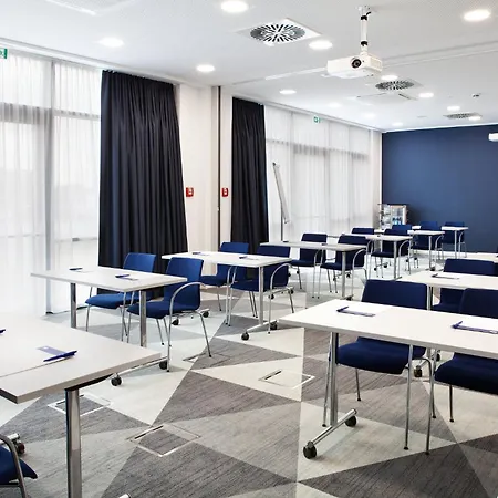 Express - By Ihg فندق 3*