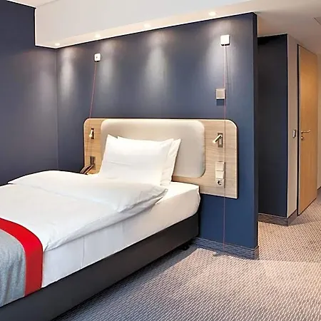 Express - By Ihg 호텔 3*