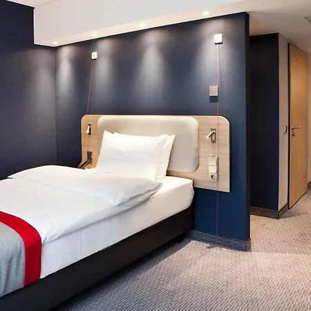 Express - By Ihg Hotel 3*