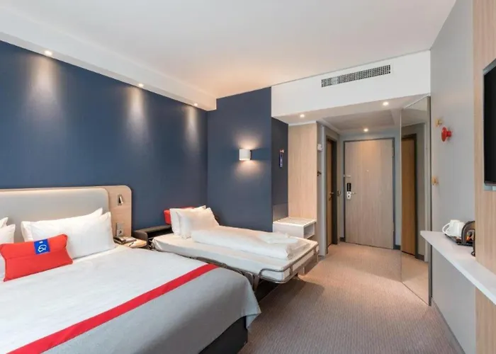 Express - By Ihg Hotel 3*