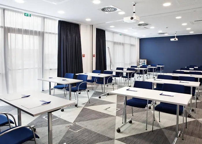 Express - By Ihg Hotel 3*