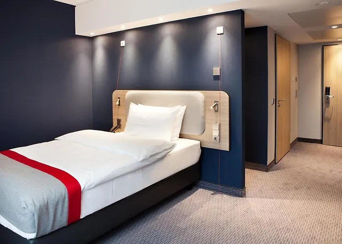 Express - By Ihg Hotel 3*